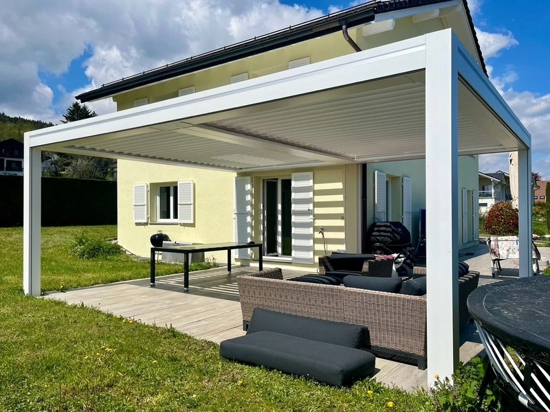 Pergola Bioclimatique Attenante Lux Intégral à Arzier-Le-Muids 